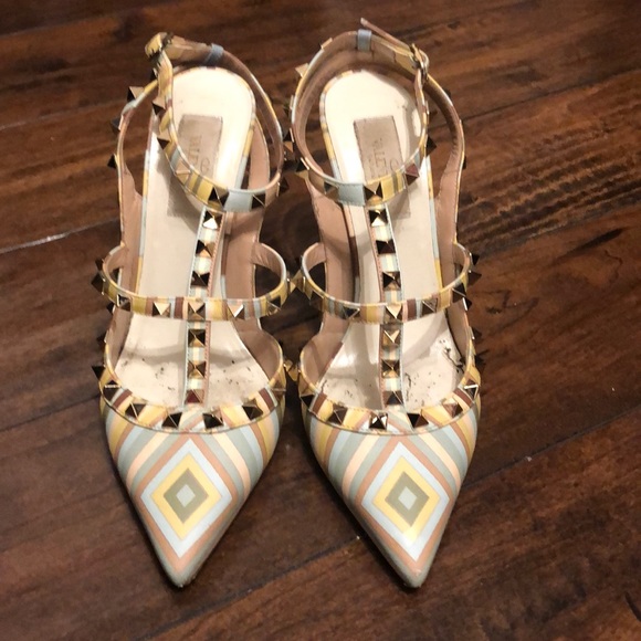 Valentino Garavani Shoes - Beautiful Valentino Garavani heels